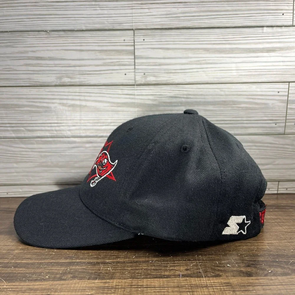 Vintage Starter Tampa Bay Buccaneers Black Red NFL Embroidered Hat - One Size